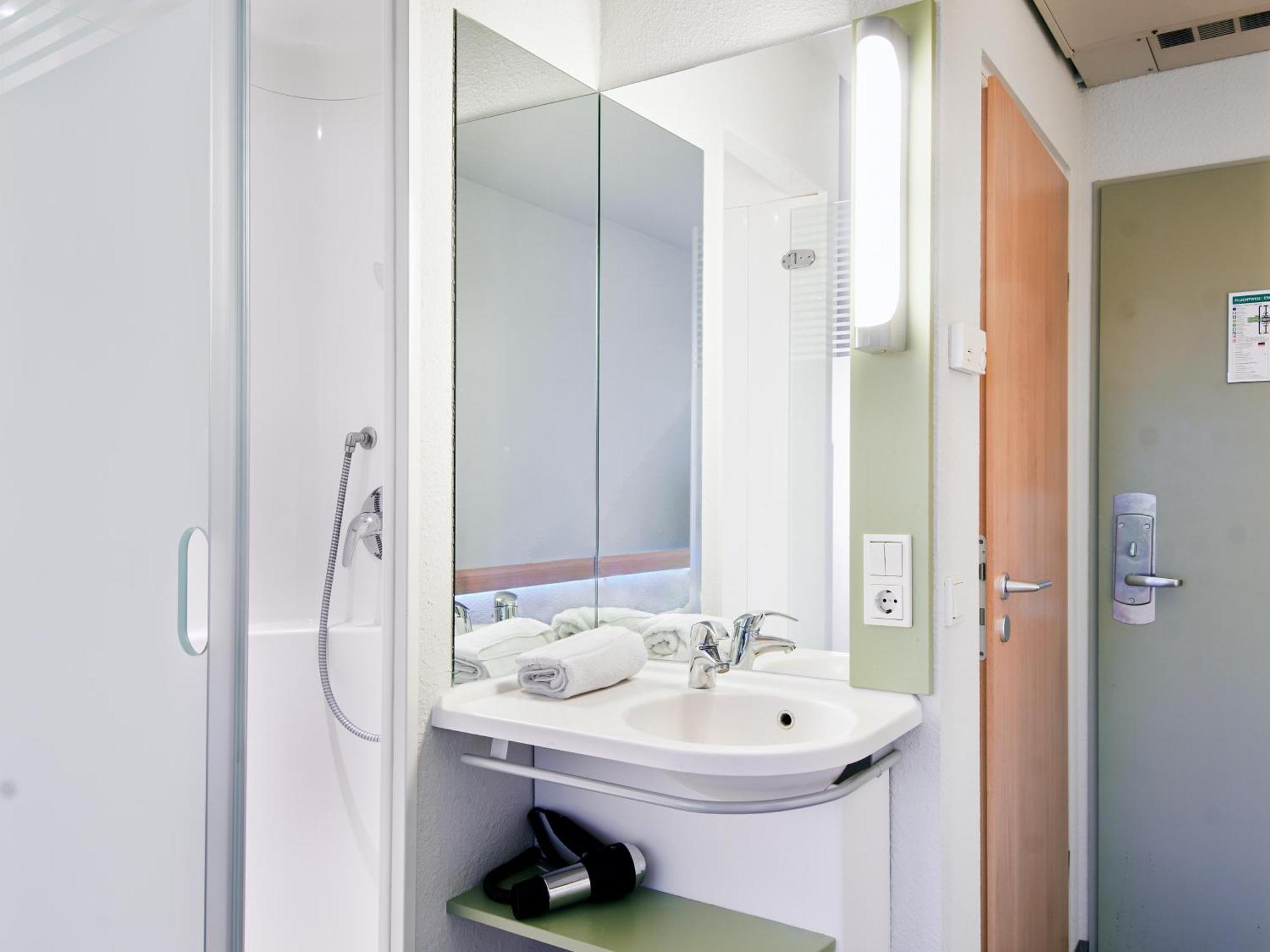 B&B Hotel Koeln-Marsdorf ภายนอก รูปภาพ