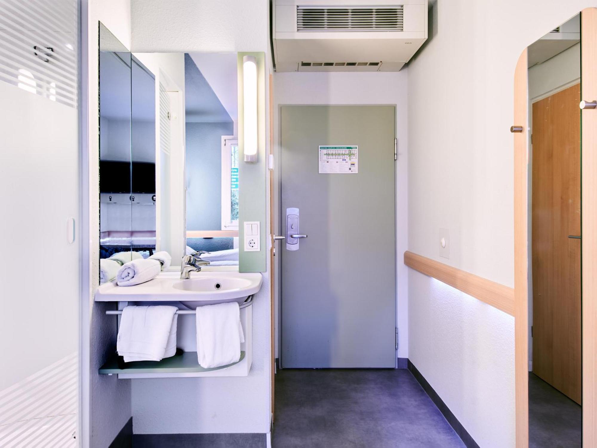 B&B Hotel Koeln-Marsdorf ภายนอก รูปภาพ